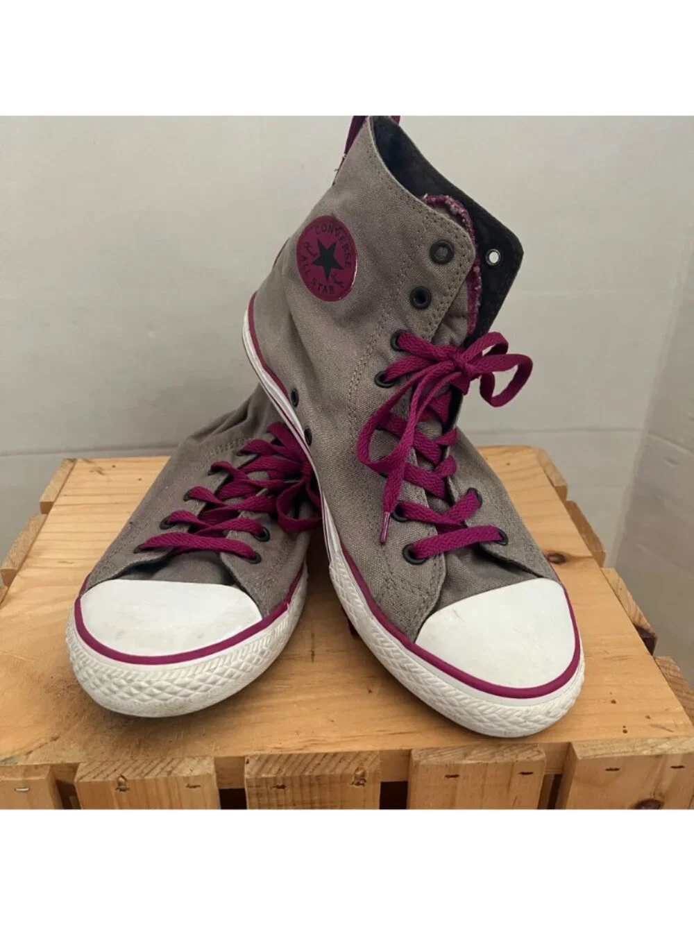 Converse Size 6 Gray Pink Chuck Taylor All Star High Top Sneakers Retro Shoes